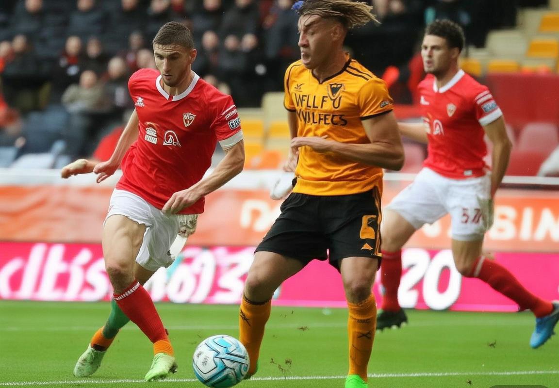 英超保级六分战：诺丁汉森林客战狼队，莫利纽球场谁能抢下关键三分？